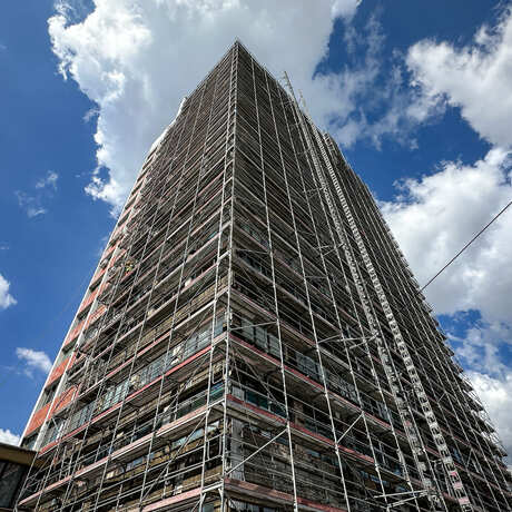 Rzeszów - Modernizacja 15-piętrowego biurowca na ul. Geodetów w Rzeszowie [kwiecień 2025] - fot 14