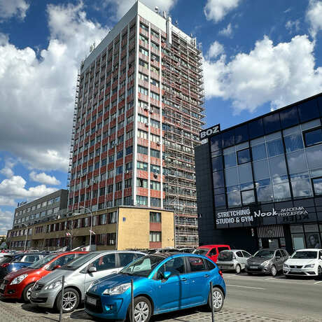 Rzeszów - Modernizacja 15-piętrowego biurowca na ul. Geodetów w Rzeszowie [kwiecień 2025] - fot 12