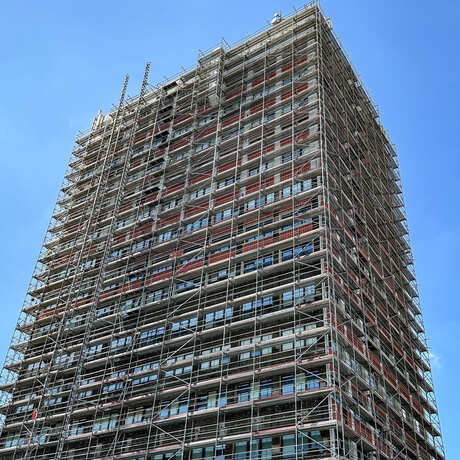 Rzeszów - Modernizacja 15-piętrowego biurowca na ul. Geodetów w Rzeszowie [kwiecień 2025] - fot 3