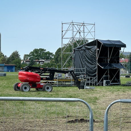 Rzeszów - KultURalia 2025. Budowa miasteczka studenckiego i wielkiej sceny koncertowej - fot 3