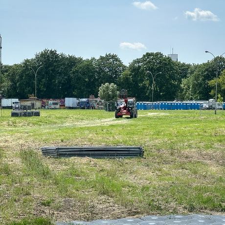 Rzeszów - KultURalia 2025. Budowa miasteczka studenckiego i wielkiej sceny koncertowej - fot 9