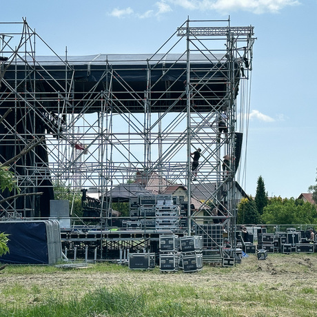 Rzeszów - KultURalia 2025. Budowa miasteczka studenckiego i wielkiej sceny koncertowej - fot 10