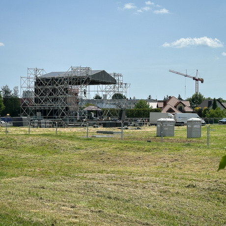 Rzeszów - KultURalia 2025. Budowa miasteczka studenckiego i wielkiej sceny koncertowej - fot 15