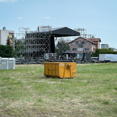 Rzeszów - KultURalia 2025. Budowa miasteczka studenckiego i wielkiej sceny koncertowej - fot 17