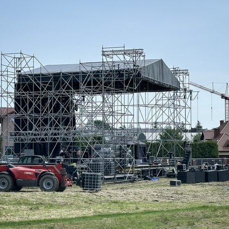 Rzeszów - KultURalia 2025. Budowa miasteczka studenckiego i wielkiej sceny koncertowej - fot 16