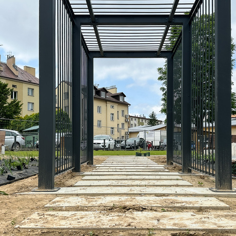 Rzeszów - Budowa ogrodu kieszonkowego w centrum Rzeszowa, przy ul. Jagiellońskiej [czerwiec 2025] - fot 2