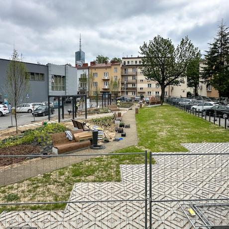 Rzeszów - Budowa ogrodu kieszonkowego w centrum Rzeszowa, przy ul. Jagiellońskiej [czerwiec 2025] - fot 1