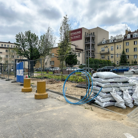 Rzeszów - Budowa ogrodu kieszonkowego w centrum Rzeszowa, przy ul. Jagiellońskiej [czerwiec 2025] - fot 11