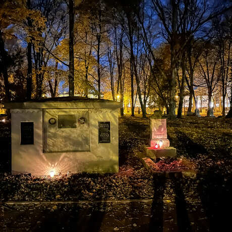 Rzeszów - Noc Wszystkich Świętych na Starym Cmentarzu w Rzeszowie - fot 4