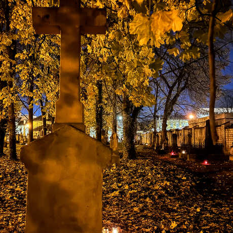 Rzeszów - Noc Wszystkich Świętych na Starym Cmentarzu w Rzeszowie - fot 11