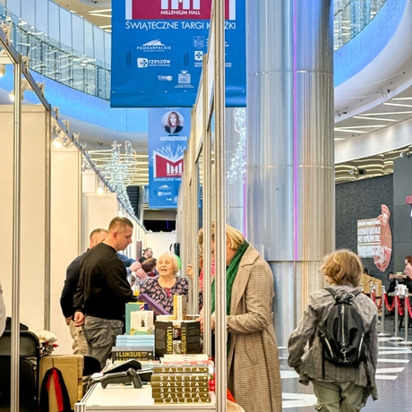 Rzeszów - Świąteczne Targi Książki 2025 w Rzeszowie - fot 45