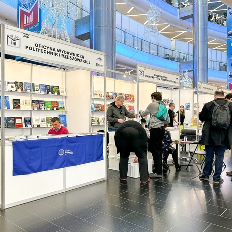 Rzeszów - Świąteczne Targi Książki 2025 w Rzeszowie - fot 35