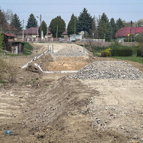 Rzeszów - Budowa kładki nad rzeką Strug na osiedlu Drabinianka [kwiecień 2026] - fot 7