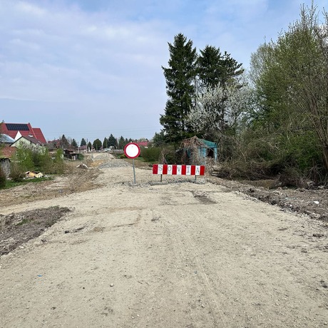 Rzeszów - Budowa kładki nad rzeką Strug na osiedlu Drabinianka [kwiecień 2026] - fot 8