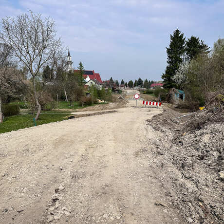Rzeszów - Budowa kładki nad rzeką Strug na osiedlu Drabinianka [kwiecień 2026] - fot 11