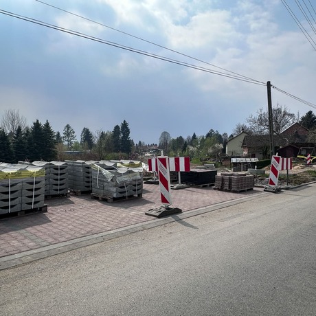 Rzeszów - Budowa kładki nad rzeką Strug na osiedlu Drabinianka [kwiecień 2026] - fot 9