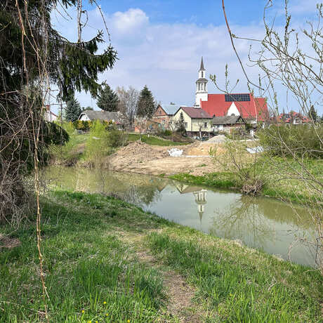 Rzeszów - Budowa kładki nad rzeką Strug na osiedlu Drabinianka [kwiecień 2026] - fot 4