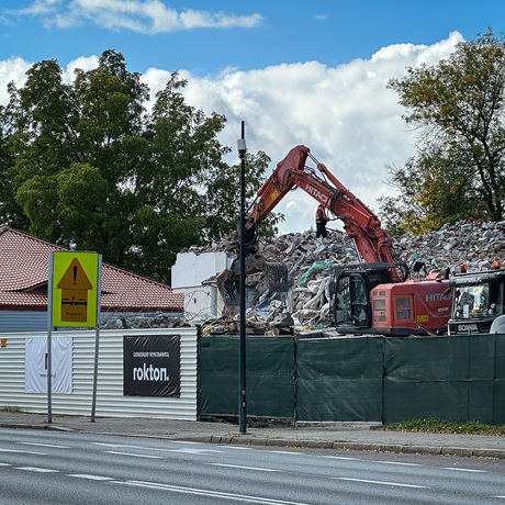 Rzeszów - Rozbiórka budynków biurowych i usługowych przy skrzyżowaniu ul. Dąbrowskiego z ul. Zofii Chrzanowskiej - fot 21