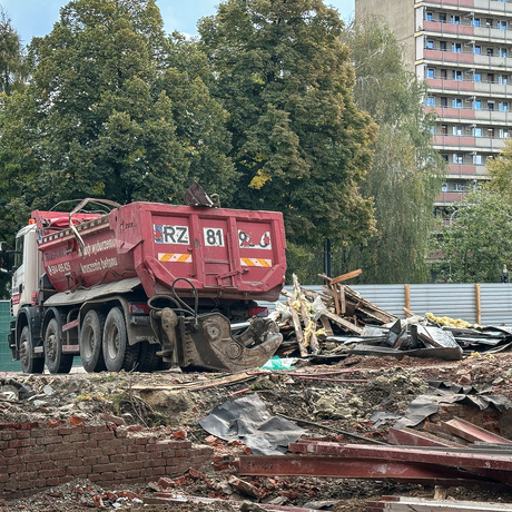 Rzeszów - Rozbiórka budynków biurowych i usługowych przy skrzyżowaniu ul. Dąbrowskiego z ul. Zofii Chrzanowskiej - fot 4