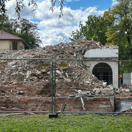 Rzeszów - Rozbiórka budynków biurowych i usługowych przy skrzyżowaniu ul. Dąbrowskiego z ul. Zofii Chrzanowskiej - fot 3