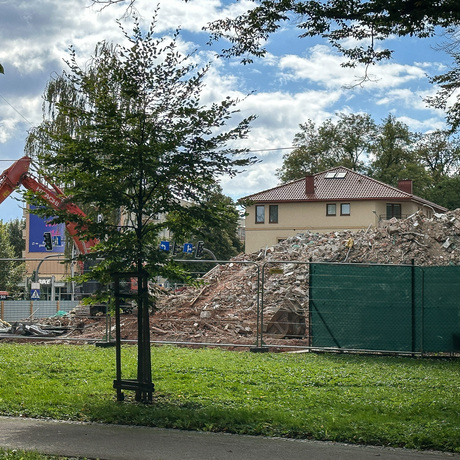 Rzeszów - Rozbiórka budynków biurowych i usługowych przy skrzyżowaniu ul. Dąbrowskiego z ul. Zofii Chrzanowskiej - fot 6