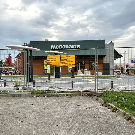 Rzeszów - Budowa McDonald's przy hipermarkecie E. Leclerc na finiszu [10.10.2026] - fot 3