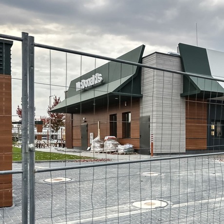 Rzeszów - Budowa McDonald's przy hipermarkecie E. Leclerc na finiszu [10.10.2026] - fot 10