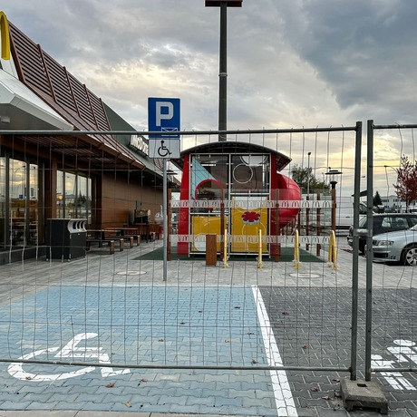 Rzeszów - Budowa McDonald's przy hipermarkecie E. Leclerc na finiszu [10.10.2026] - fot 12