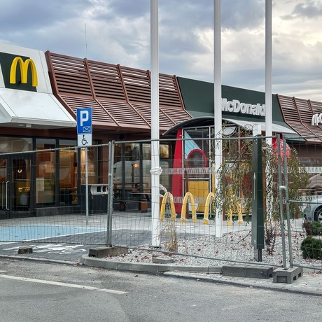 Rzeszów - Budowa McDonald's przy hipermarkecie E. Leclerc na finiszu [10.10.2026] - fot 13