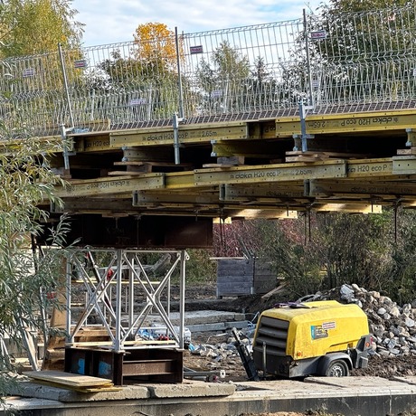 Rzeszów - Budowa kładki nad rzeką Strug na osiedlu Drabinianka [październik 2026] - fot 8