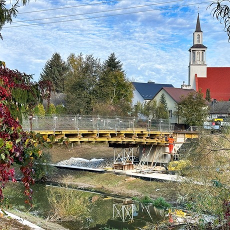 Rzeszów - Budowa kładki nad rzeką Strug na osiedlu Drabinianka [październik 2026] - fot 19