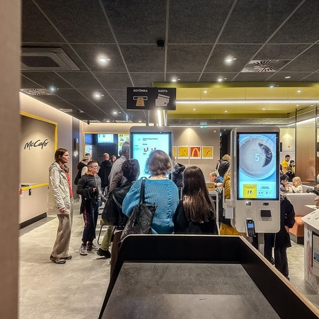 Rzeszów - Otwarcie McDonald's przy hipermarkecie E. Leclerc w Rzeszowie - fot 7
