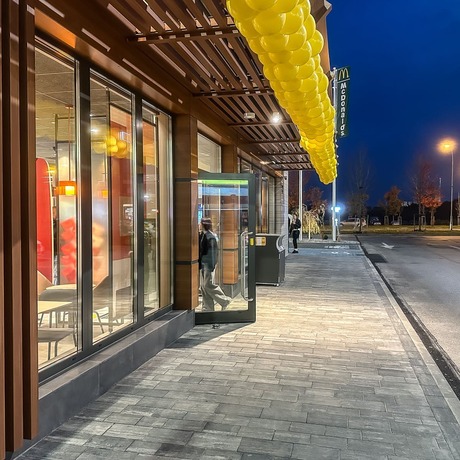 Rzeszów - Otwarcie McDonald's przy hipermarkecie E. Leclerc w Rzeszowie - fot 20