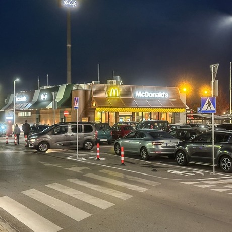 Rzeszów - Otwarcie McDonald's przy hipermarkecie E. Leclerc w Rzeszowie - fot 23