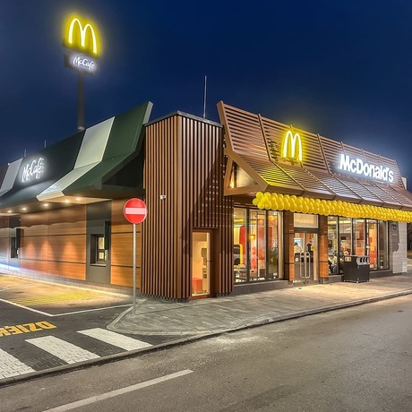 Rzeszów - Otwarcie McDonald's przy hipermarkecie E. Leclerc w Rzeszowie - fot 9