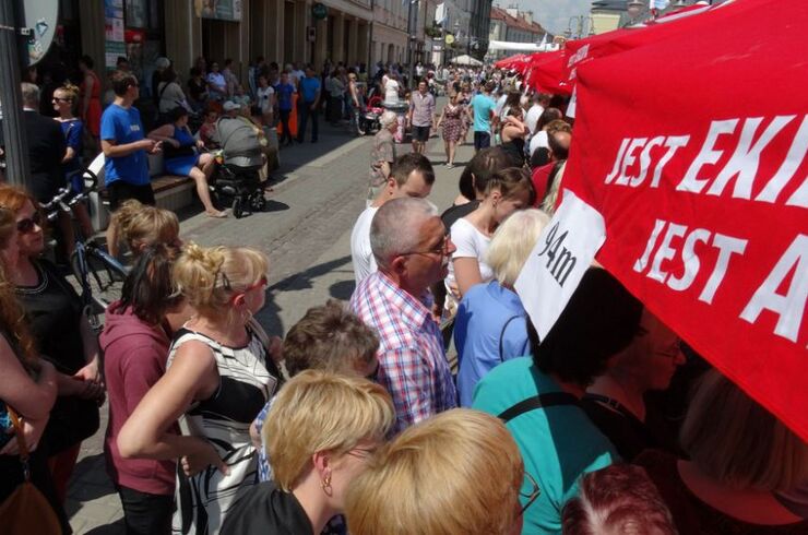 „KREMÓWKĄ PAPIESKĄ"