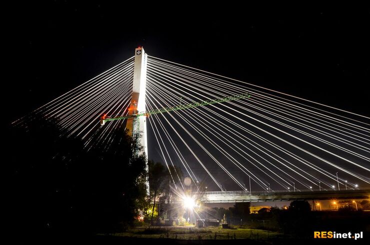 Most Mazowieckiego nocą