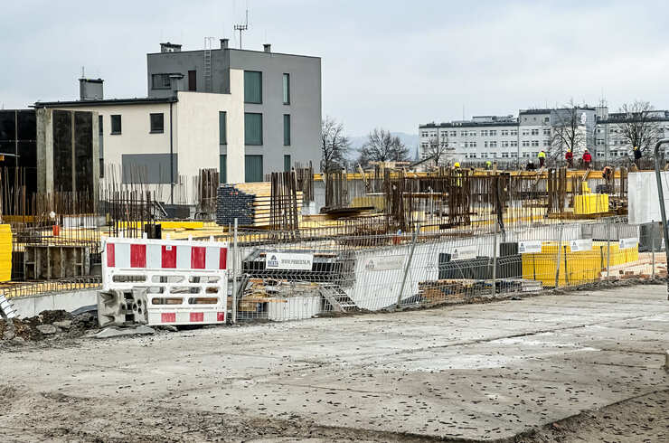 Budowa 17-piętrowego wieżowca przy rondzie Pobitno [kwiecień 2025]