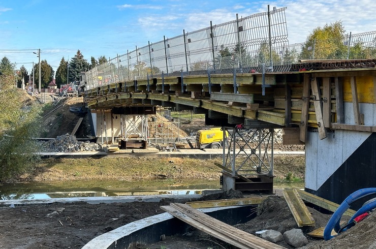 Budowa kładki nad rzeką Strug na osiedlu Drabinianka [październik 2026]