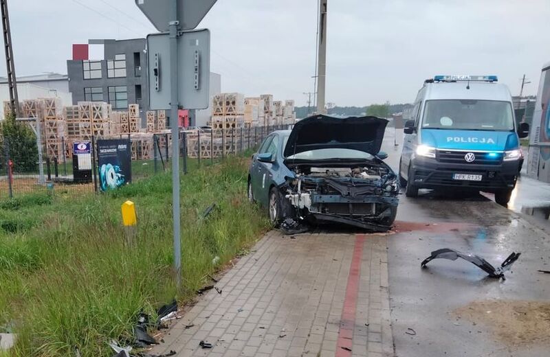 Poranne zderzenie samochodów w Tajęcinie. Dwie osoby ranne
