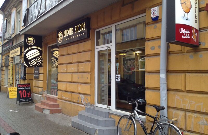 Burger Store wprowadza opłaty za opakowanie