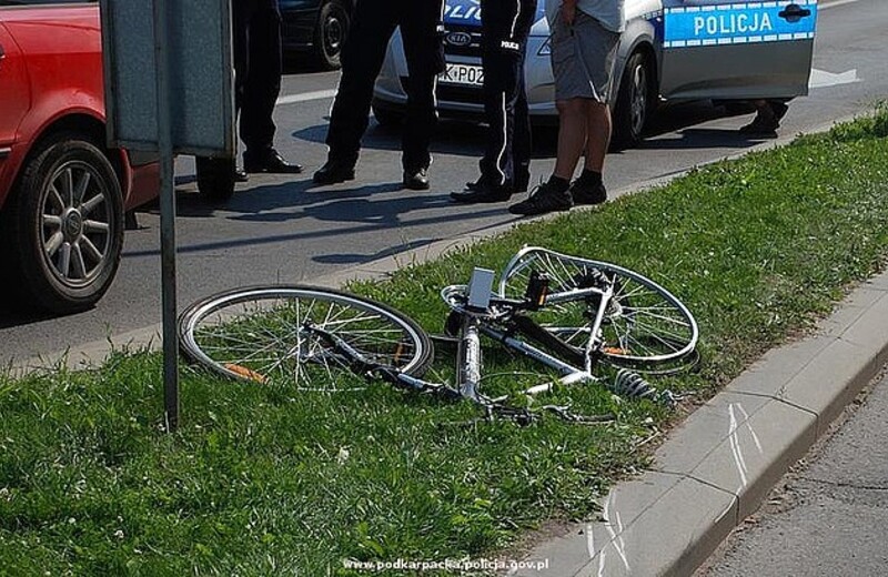 Wypadki rowerzystów. W Rzeszowie pijany 55-latek wjechał jednośladem w kierującą rowerem kobietę  