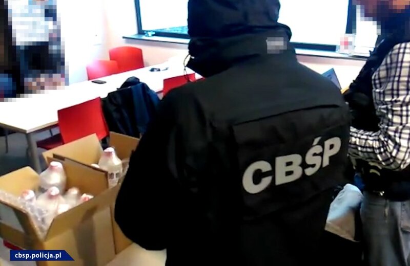 Policjanci z Rzeszowa pomogli w zlikwidowaniu kanału przewozowego tzw. „kropelek gwałtu”