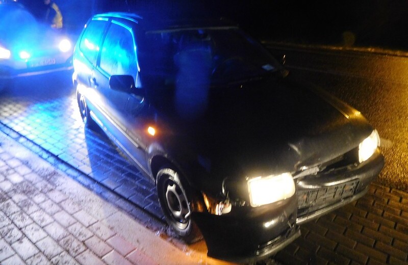 43-latek miał 4 promile jadąc samochodem. Zasnął na środku drogi