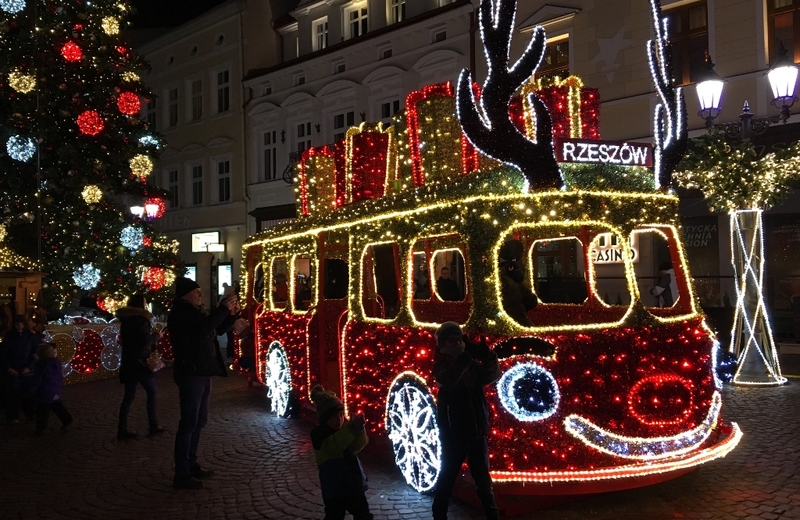 O tytuł „Świetlnej Stolicy Polski” walczy już tylko 16 miast. Podkarpacie reprezentuje Rzeszów