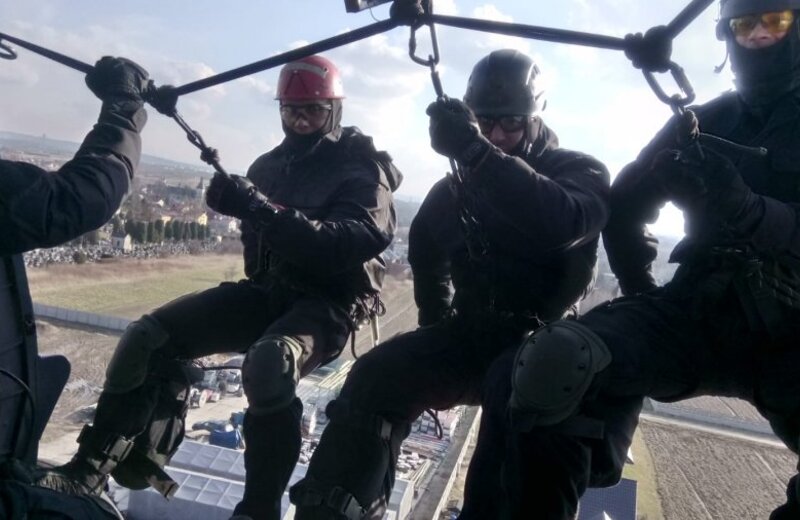 Policyjny Black Hawk nad Rzeszowem