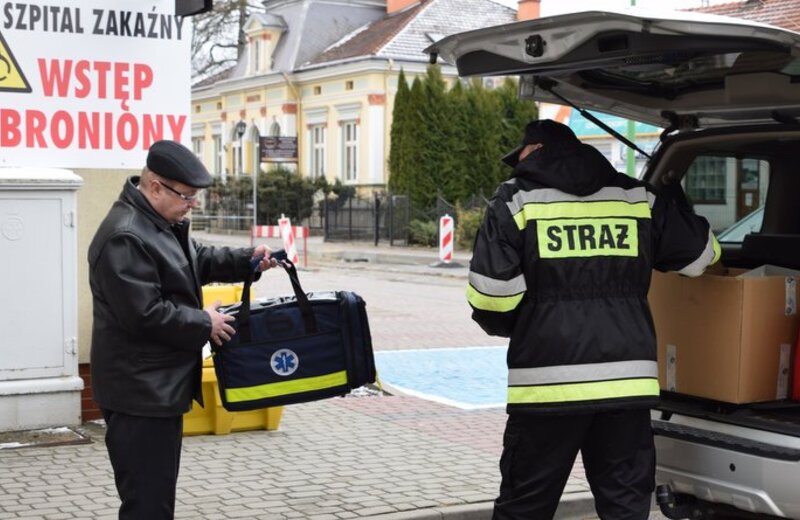 Do szpitala w Łańcucie trafiły respiratory od podkarpackich strażaków