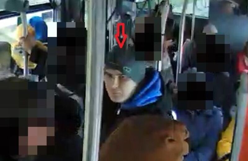 Uszkodził biletomat w autobusie MPK. Poszukuje go policja