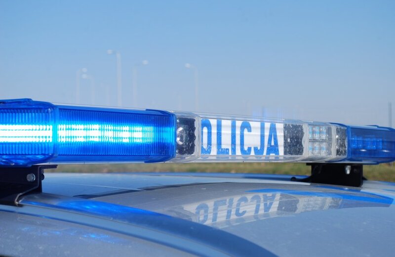 Kradł słupki ze znaków drogowych. "Były mu potrzebne do zrobienia regałów"