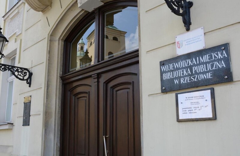 Czytelnia Główna WiMBP udostępnia zbiory "na zewnątrz"